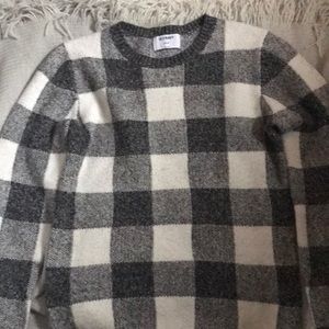 Old navy crewneck sweater never worn no staining fraying brand new.